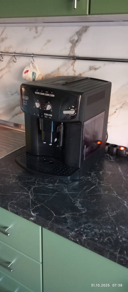 Кавоварка Б/У Delonghi Caffe Corso Esam 2600, чорна - фото покупців 1