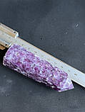 Лепідоліт натуральний обеліск з натурального каменю «олівець» обеліск стела з лепідоліту. 91 мм, фото 8