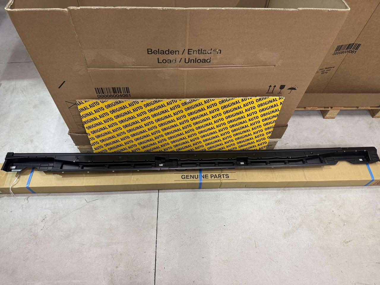 Накладка порога права Mazda CX-90, KMV651P40B, фото 1