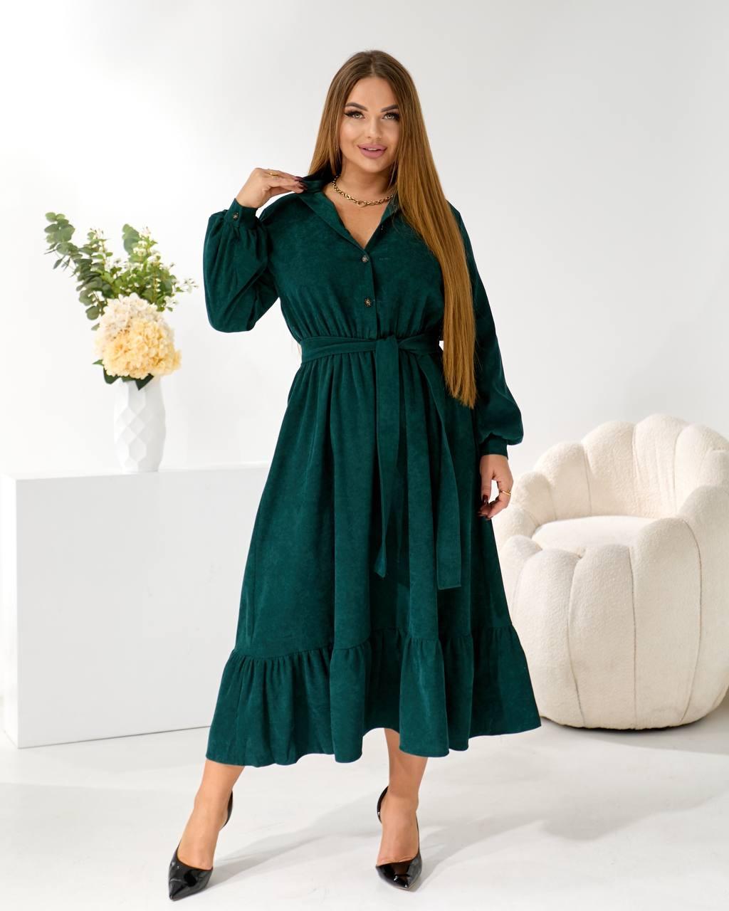 Плаття міді вельветове-сорочка з поясом і воланом, колір смарагдовий батал, фото 1