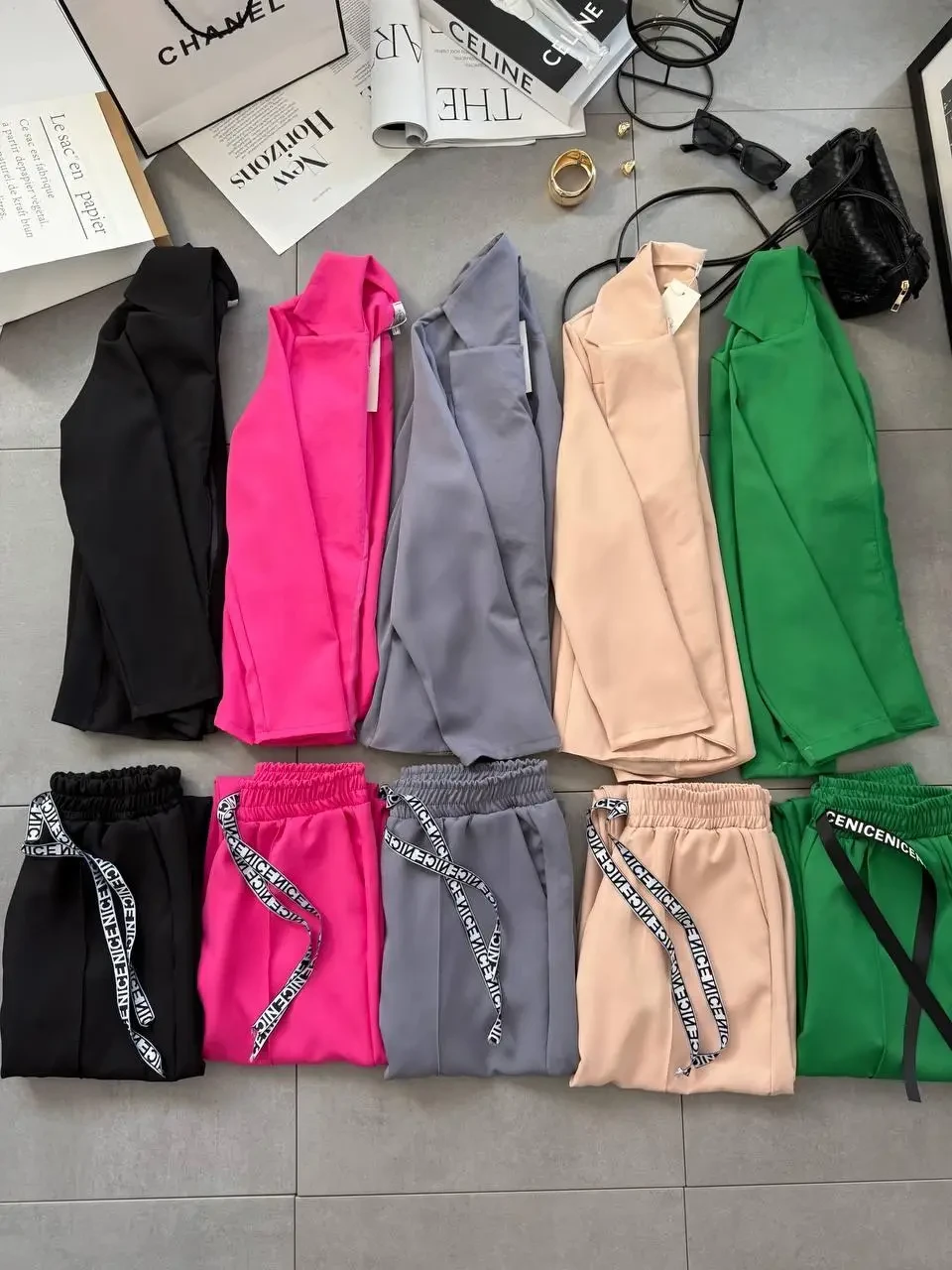 Костюм жіночий костюмка Туреччина Модель: 1483-0531 Колір: трава, чорний, беж, малина, сірий, фото 1