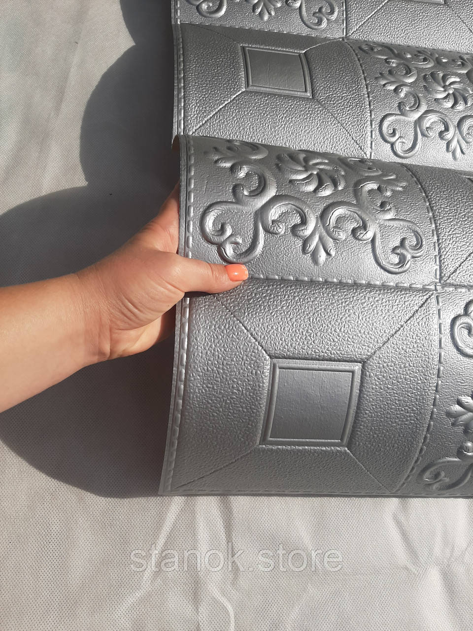 Декоративна самоклеюча 3D панель. Настінно-стельова панель срібного кольору з фігурами. 700x700x5 мм, фото 1