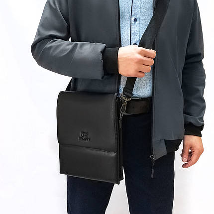 Сумка чоловіча шкіряна на плече чорна з кишенями на три відділи під однією змійкою Bretton 5308-3, фото 1