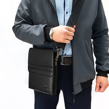 Сумка чоловіча шкіряна на плече чорна з кишенями на 2 відділи під блискавкою та клапан зверху Bretton 5416-4, фото 1