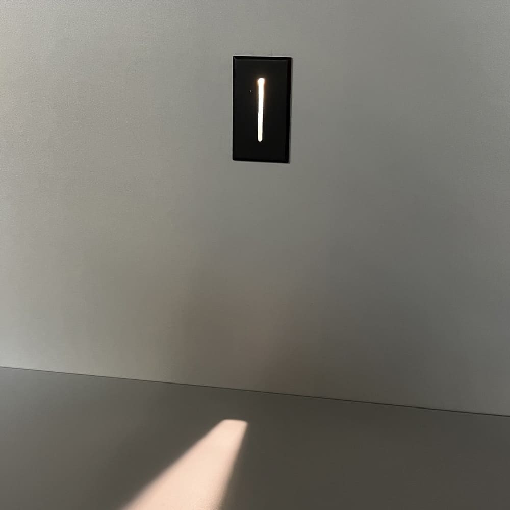 Світильник для драбини в чорному корпусі зі світловою лінією 100х55 мм | Line F | Арт. 10017, фото 1