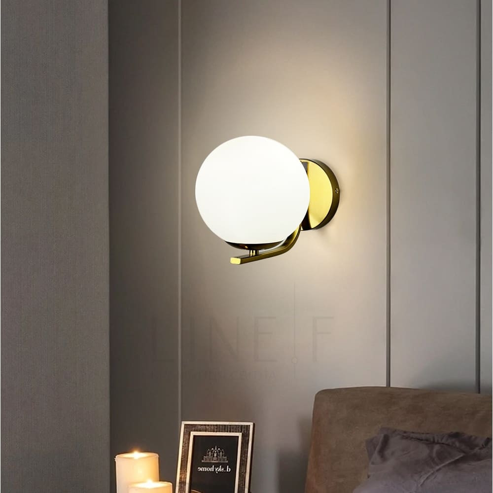 Бра з білим плафоном у латунному корпусі 15х24 см | Line F | Арт. B91275/1 CP, фото 1