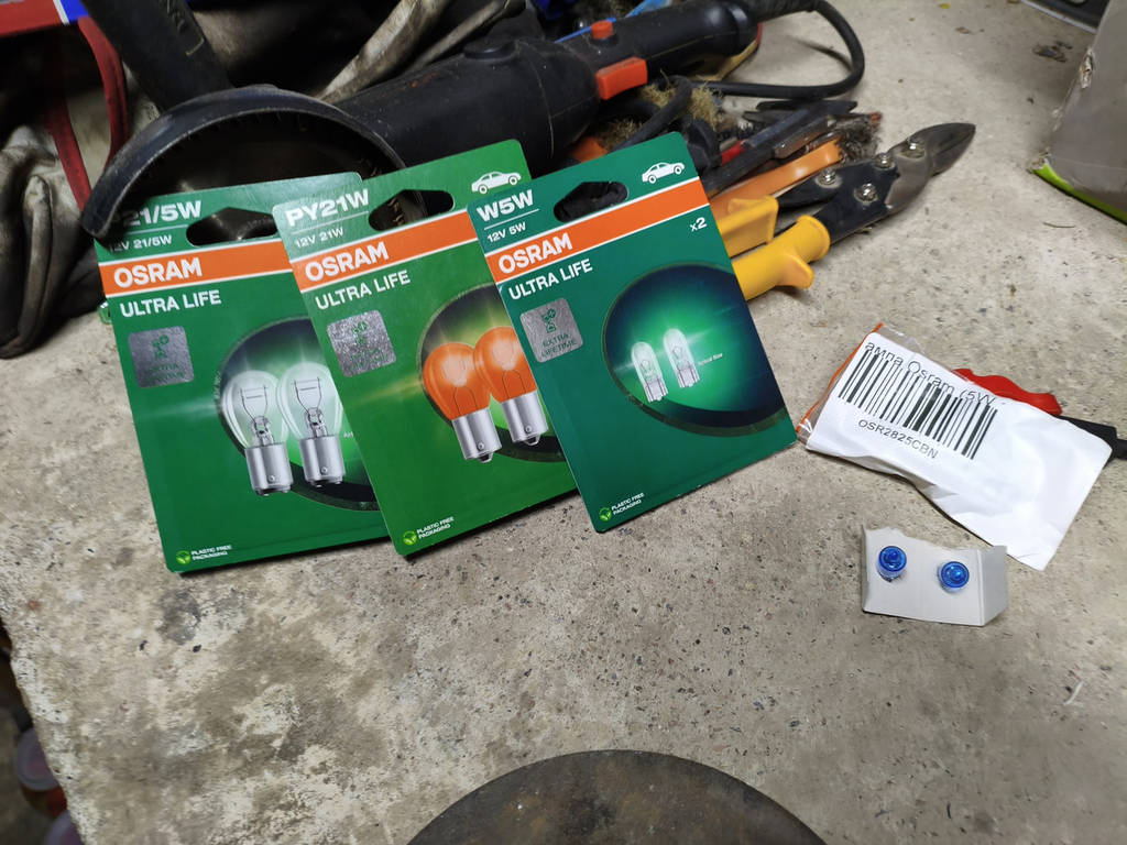 Автолампа Osram (5W 12V W2,1X9,5D), OSRAM 2825CBN - фото покупців 3