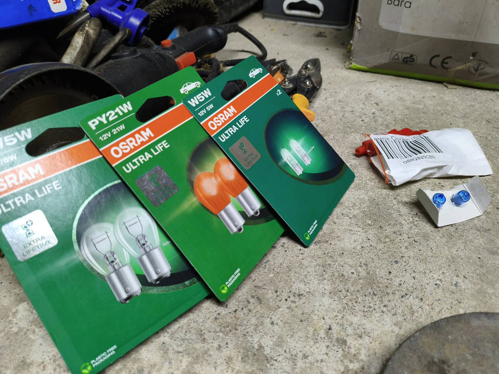 Автолампа Osram (5W 12V W2,1X9,5D), OSRAM 2825CBN - фото покупців 2