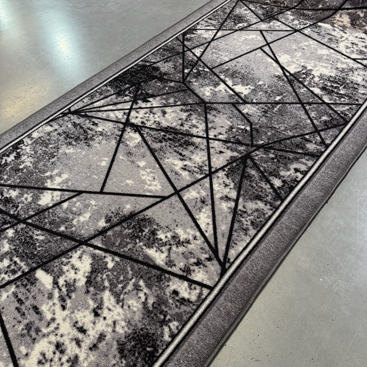 Сіра килимова доріжка ширина 1,30м на повстяній основі ДЕРБІ