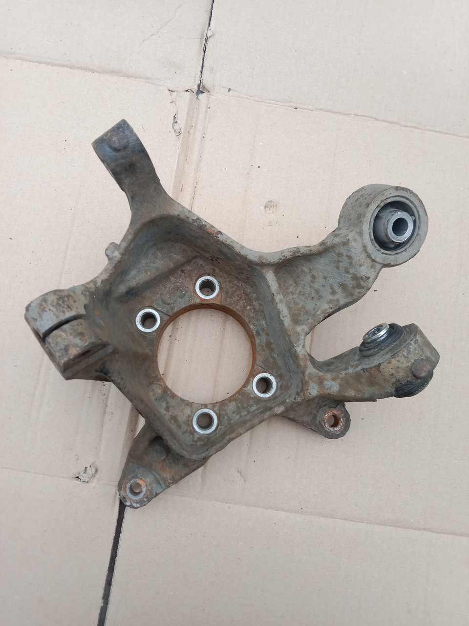 Цапфа задня ліва Subaru Legacy 15-19 28411AL01A