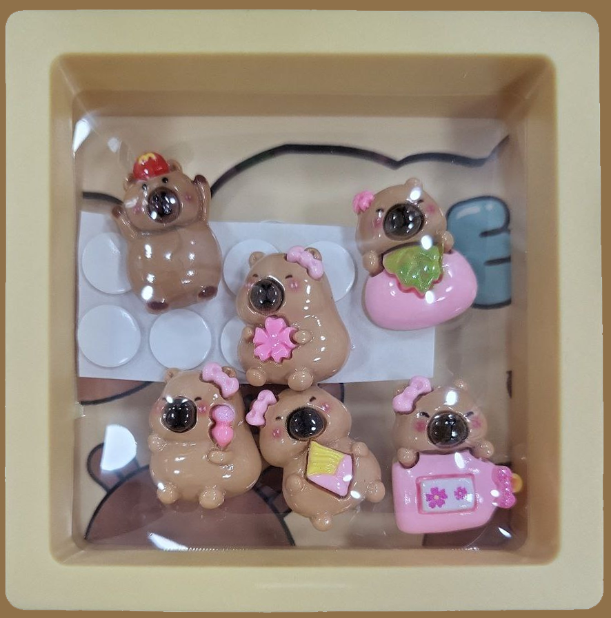 🧡Милі об'ємні фігурки-наліпки "Капібара", набір з 18 коробок в упаковці, 6шт. в кожній коробці, фото 1