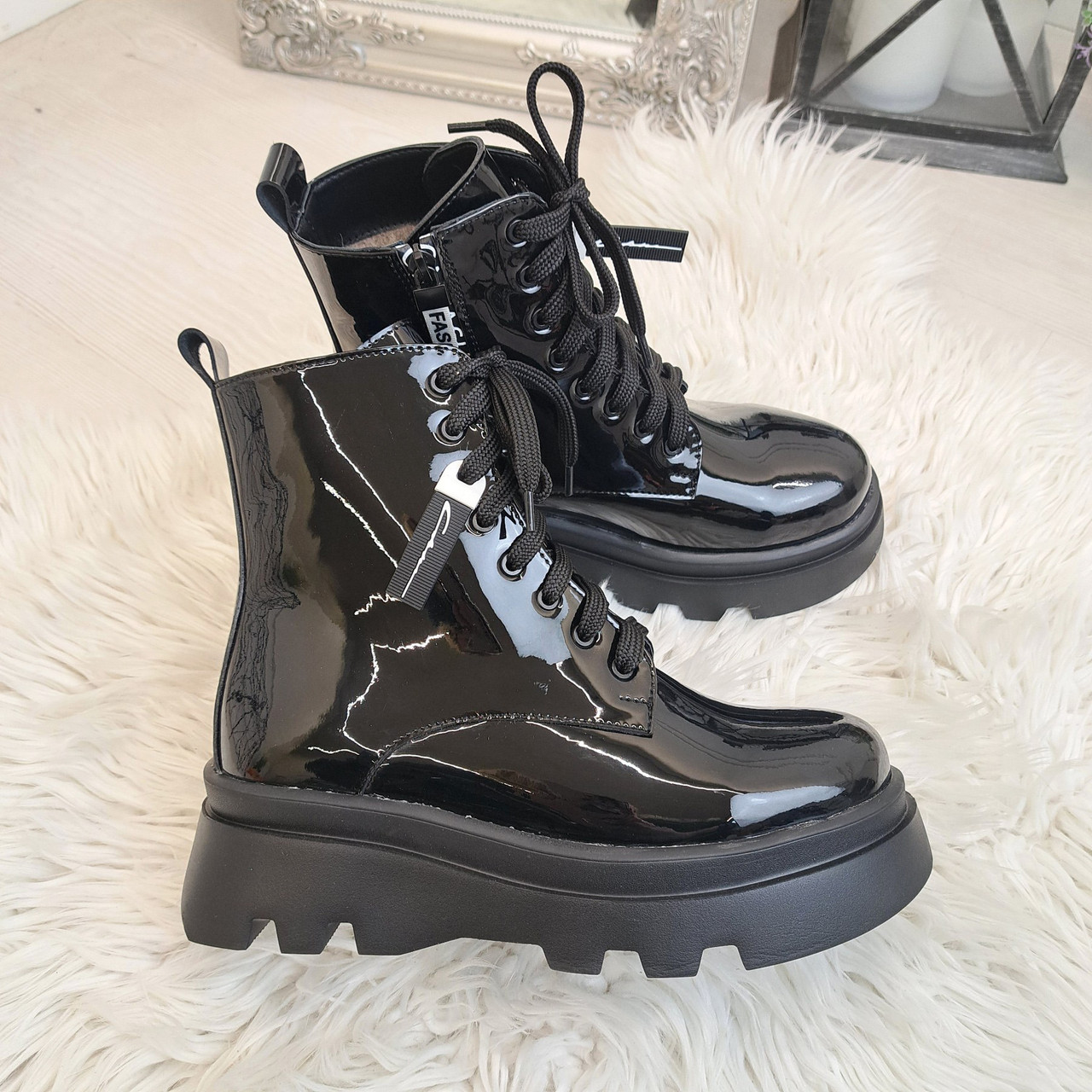 Черевики чорні жіночі лакові на шнурівці, фото 1