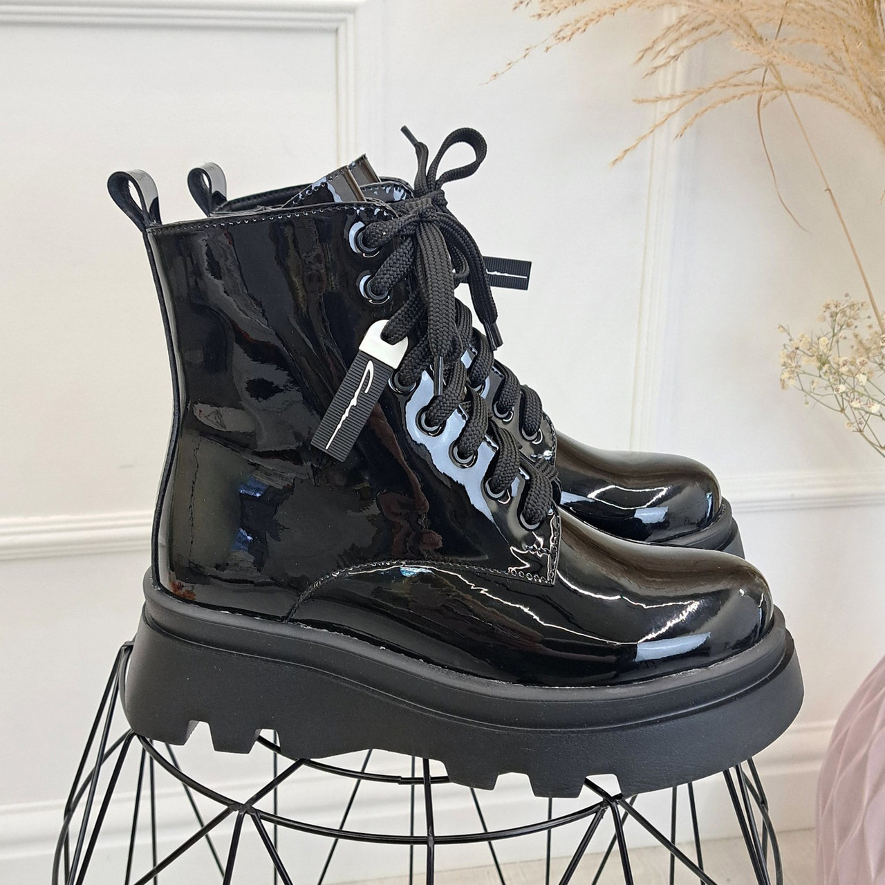 Черевики чорні жіночі лакові на шнурівці, фото 1
