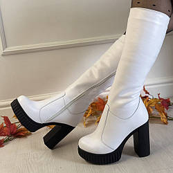 Чоботи жіночі на високих підборах. Колір білий