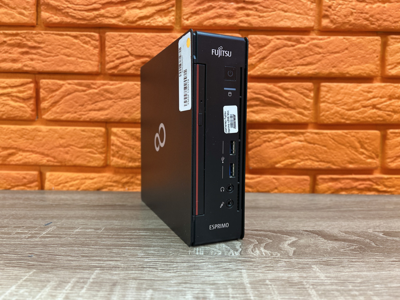 Комп'ютер Fujitsu Esprimo Q556 Mini, Intel Core i5-6500T 3.1GHz, DDR4 8GB, SSD 240ГБ, Intel HD 530