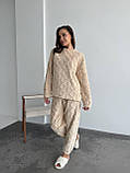Теплий бежевий махровий домашній костюм (або піжама) з фактурним візерунком, фото 2