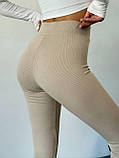 Утеплені бежеві жіночі лосини з трикотажу в рубчик на флісі, фото 8