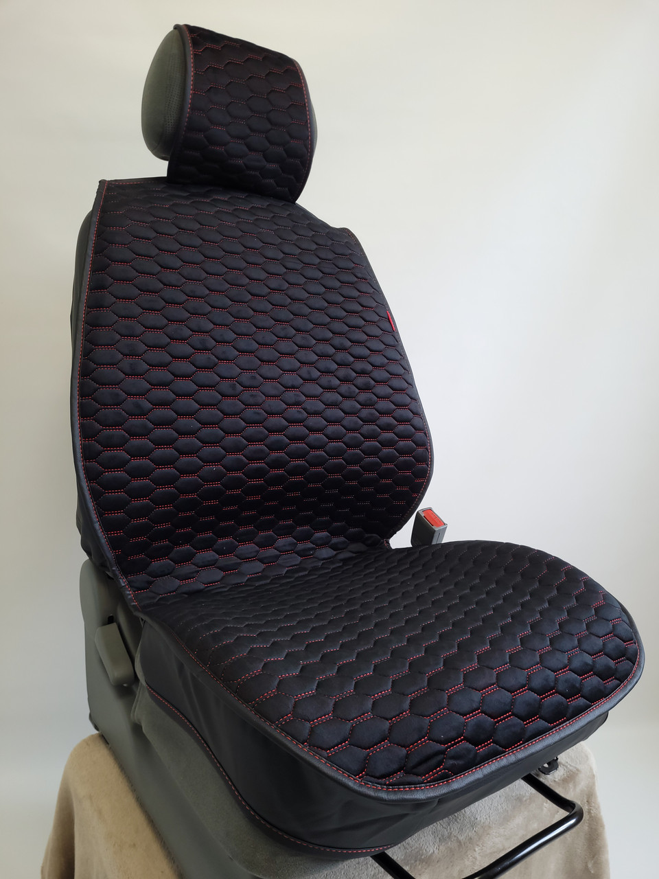 Універсальні автомобільні чохли, накидки на сидіння Sota (на передні сидіння, чорні із червоною ниткою), фото 1