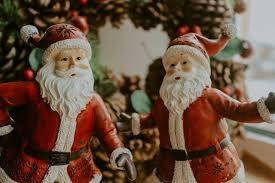 Новорічні фігурки та статуетки
