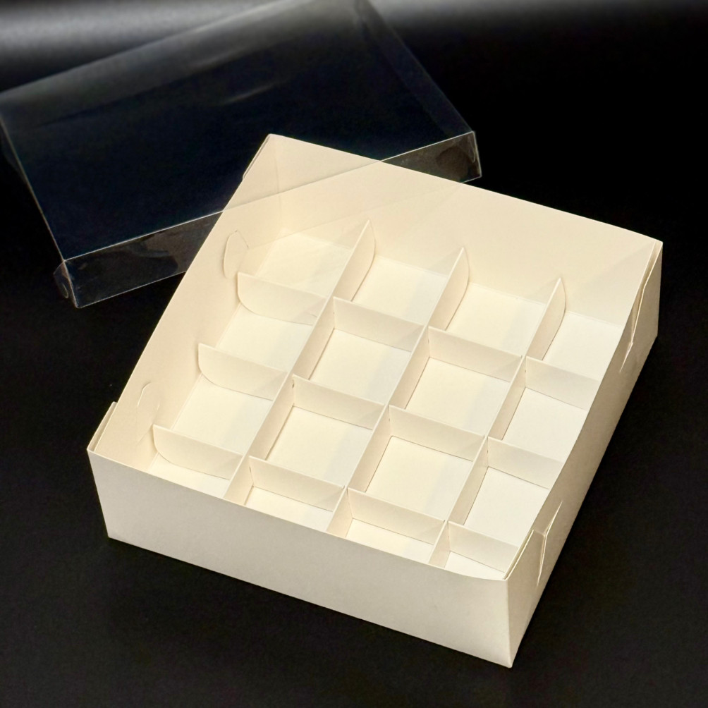 Вставка на 16 комірок (6х6 см, висота 3 см) в коробку 25х25х9 см