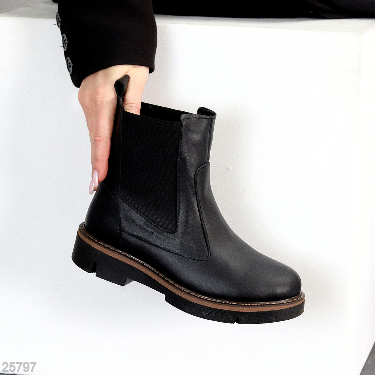 Чорні зимові шкіряні черевики челсі з еластичними вставками з боків, фото 1