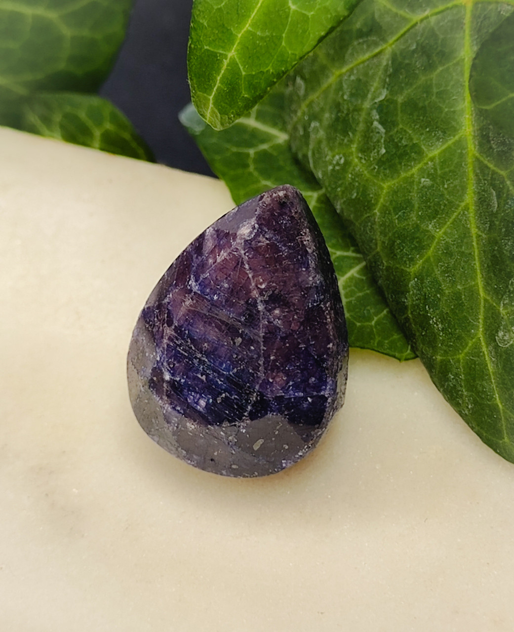 Сапфір кабошон камінь 23*17.5*13.5 мм. Індійський сапфір крапля. Кабошон з сапфіру., фото 1