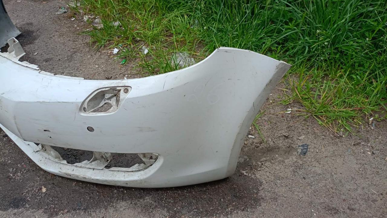 Вітаю зацікавлених на авто розборці Чемпіон !!!<br />
 Предметом оголошення є&nbsp;Бампер Передній Volkswagen Golf 6 Plus 2009 - 2014 5M0807221N&nbsp;<br />
 Фактичний стан на фото. Має дефект на фото видно! Гарантія 14 днів на встановлення та перевірку<br />
 Висилаємо по всій Україні по передоплаті на транспортні витрати!<br />
 Наявність та асортимент на складі постійно змінюються.<br />
 Точні деталі уточняйте по телефону +380973363743 — фото 3