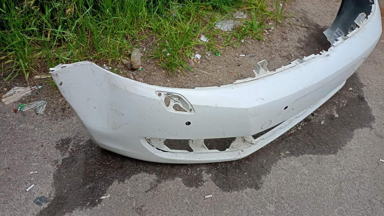 Вітаю зацікавлених на авто розборці Чемпіон !!!<br />
 Предметом оголошення є&nbsp;Бампер Передній Volkswagen Golf 6 Plus 2009 - 2014 5M0807221N&nbsp;<br />
 Фактичний стан на фото. Має дефект на фото видно! Гарантія 14 днів на встановлення та перевірку<br />
 Висилаємо по всій Україні по передоплаті на транспортні витрати!<br />
 Наявність та асортимент на складі постійно змінюються.<br />
 Точні деталі уточняйте по телефону +380973363743 — фото 5