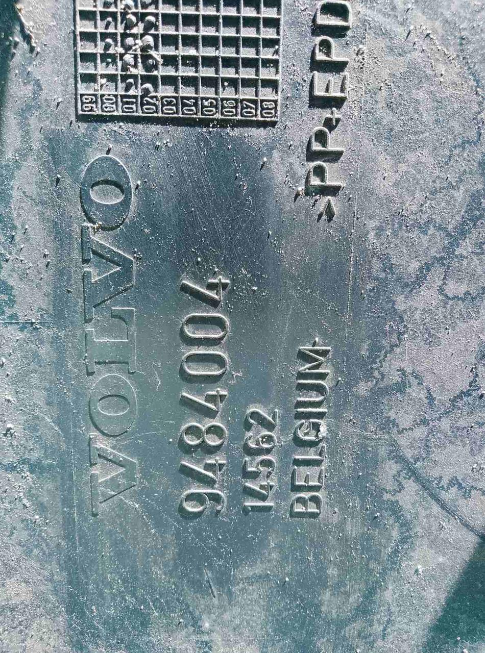 Вітаю зацікавлених на авто розборці Чемпіон !!!<br />
 Предметом оголошення є&nbsp;Бампер Задній Volvo S60 2000-2010 9484004&nbsp;<br />
 Фактичний стан на фото. Має дефект на фото видно! Гарантія 14 днів на встановлення та перевірку<br />
 Висилаємо по всій Україні по передоплаті на транспортні витрати!<br />
 Наявність та асортимент на складі постійно змінюються.<br />
 Точні деталі уточняйте по телефону +380973363743 — фото 4