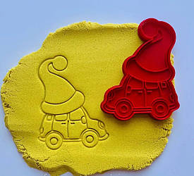 Вирубка пластикова з відтиском Машинка в шапці 12 см