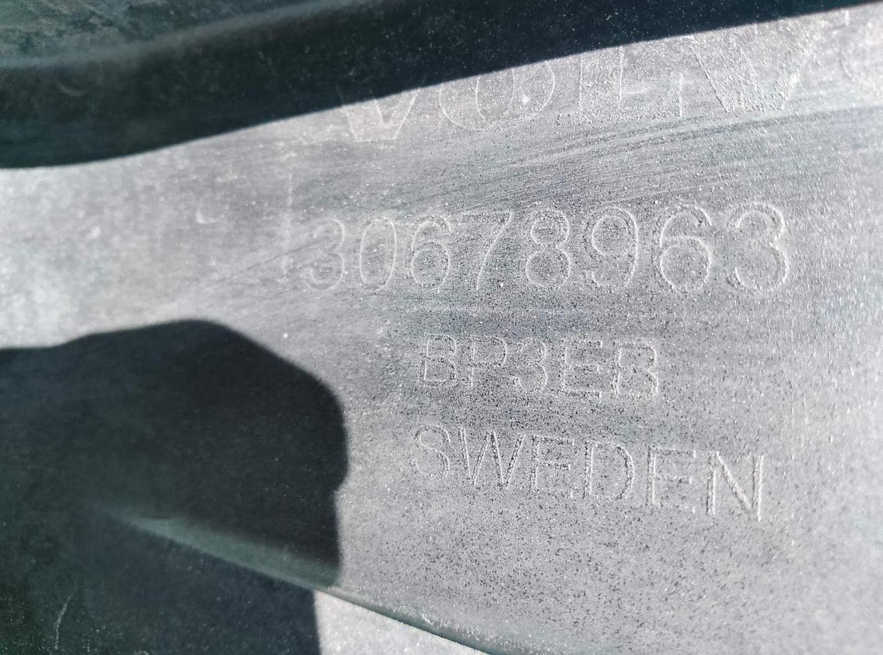 Вітаю зацікавлених на авто розборці Чемпіон !!!<br />
 Предметом оголошення є&nbsp;Бампер Задній &nbsp;Volvo XC90 2002-2014 30678963 39977061 39871340<br />
 Фактичний стан на фото. Має дефект на фото видно! Гарантія 14 днів на встановлення та перевірку<br />
 Висилаємо по всій Україні по передоплаті на транспортні витрати!<br />
 Наявність та асортимент на складі постійно змінюються.<br />
 Точні деталі уточняйте по телефону +380973363743 — фото 4
