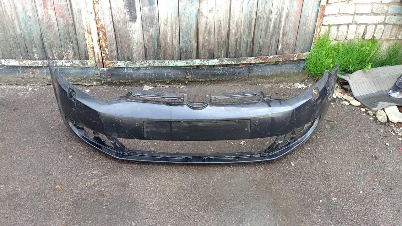 Вітаю зацікавлених на авто розборці Чемпіон !!!<br />
Предметом оголошення є Бампер Передній Volkswagen Golf 6 5K0807221<br />
Фактичний стан на фото. Має дефект на фото видно! Гарантія 14 днів на встановлення та перевірку<br />
Висилаємо по всій Україні по передоплаті на транспортні витрати!<br />
Наявність та асортимент на складі постійно змінюються.<br />
Точні деталі уточняйте по телефону +380973363743