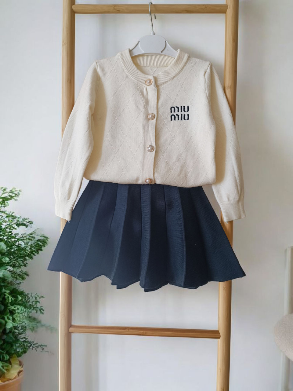 Комплект для дівчинки Miu Miu в'язана кофта зі спідницею пліссе, зріст 110 см, фото 1