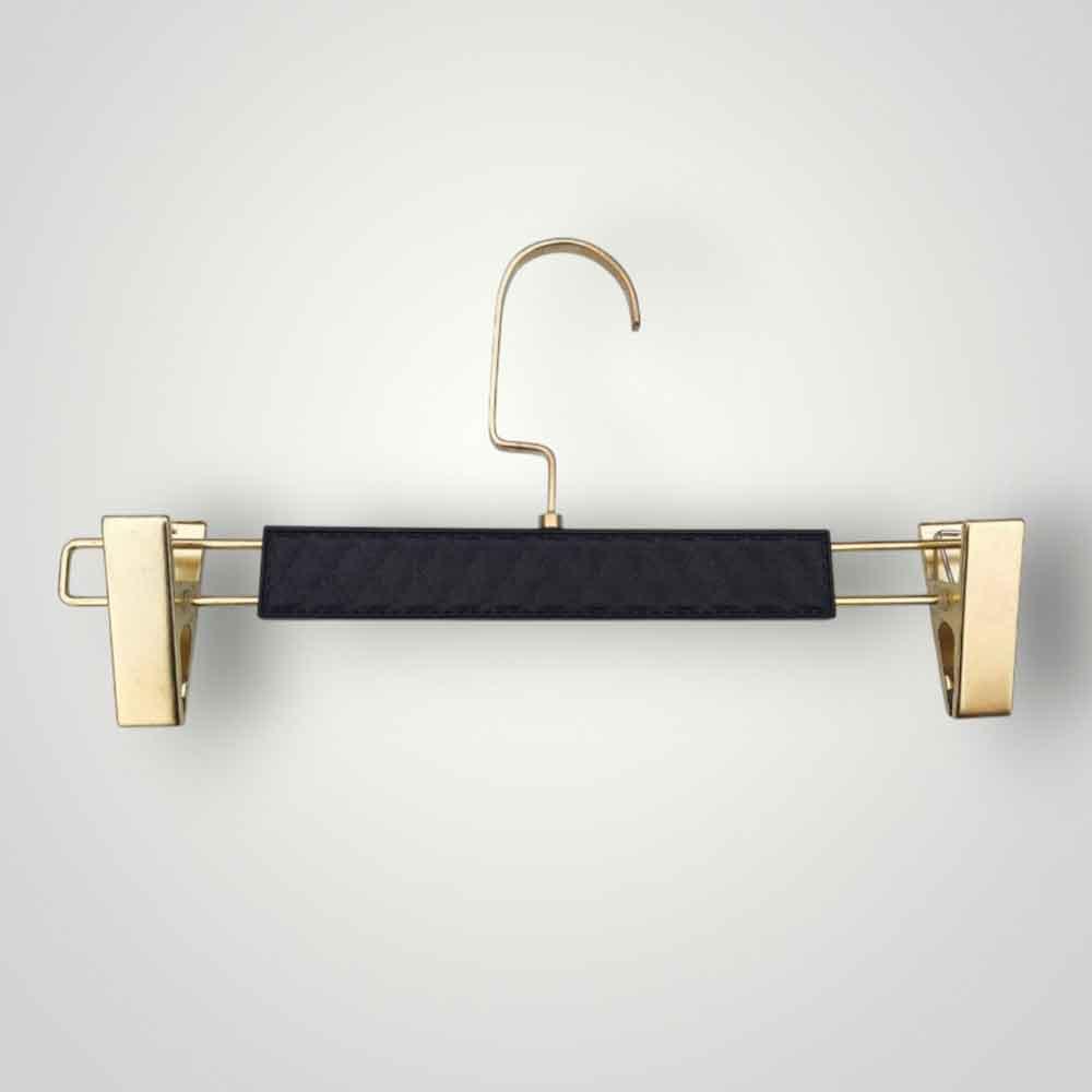 Плічки вішалки з золотими прищіпками і гачком 30 см чорні шкіряні з тремпеля для штанів і спідниць уп.5 шт, фото 1