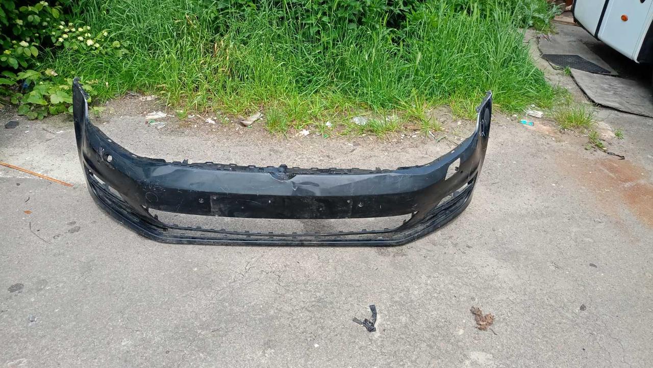 Вітаю зацікавлених на авто розборці Чемпіон !!!<br />
Предметом оголошення є Бампер Передній Volkswagen Golf VII 2012-2017 5G0807221 5G0807217BNGRU<br />
Фактичний стан на фото. Має дефект на фото видно! Гарантія 14 днів на встановлення та перевірку<br />
Висилаємо по всій Україні по передоплаті на транспортні витрати!<br />
Наявність та асортимент на складі постійно змінюються.<br />
Точні деталі уточняйте по телефону +380973363743