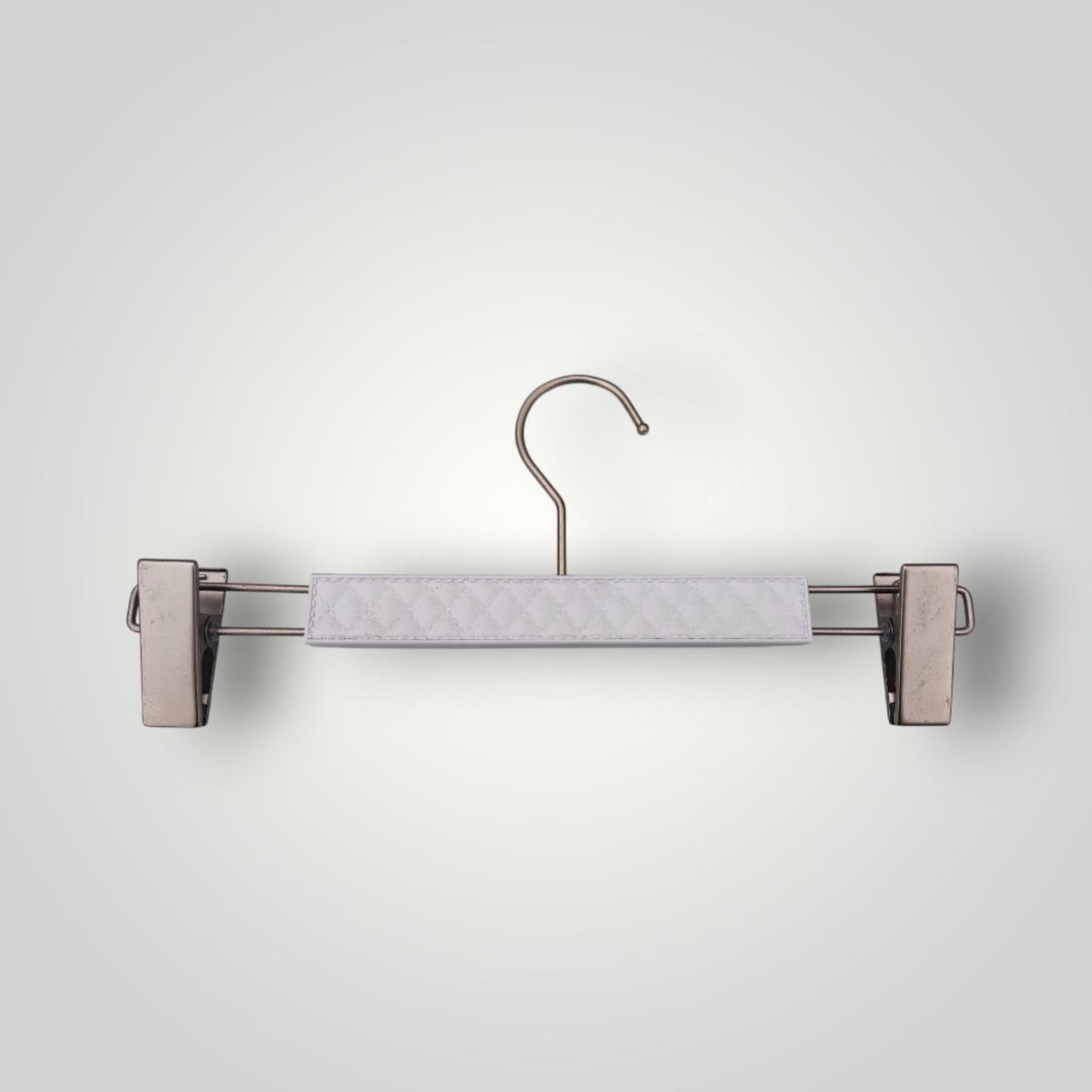 Плічки вішалки з хромованими прищіпками і гачком 30 см білі шкіряні з тремпеля для штанів і спідниць уп.5 шт, фото 1