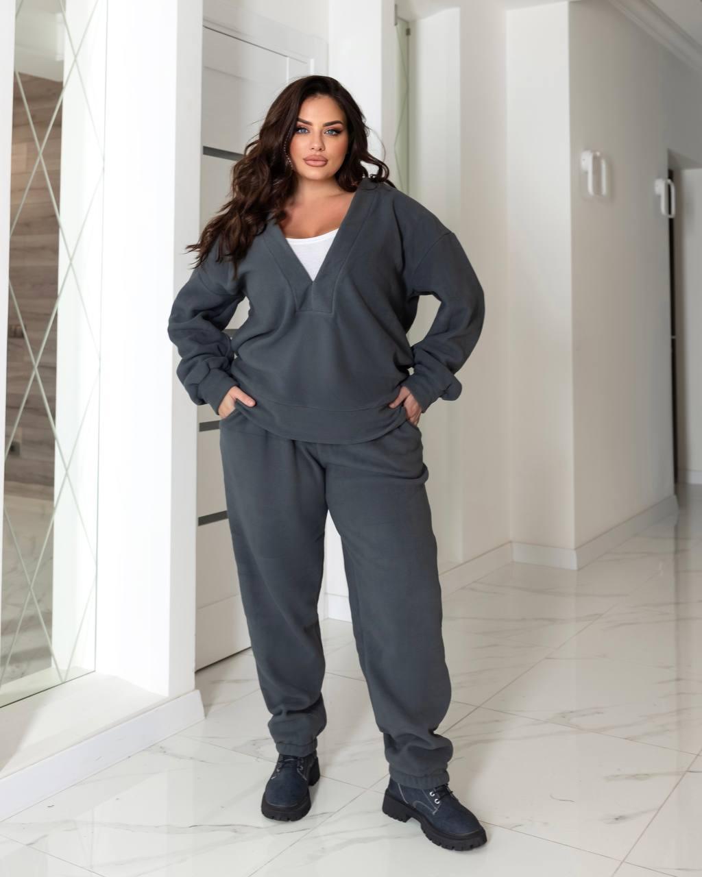 Жіночий флісовий костюм з майкою великого розміру, колір графіт Розміри: 48-50, 52-54, 56-58, 60-62