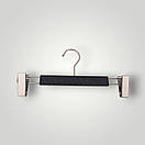 Плічки вішалки з золотими прищіпками і гачком 30 см чорні шкіряні з тремпеля для штанів і спідниць уп.5 шт, фото 8