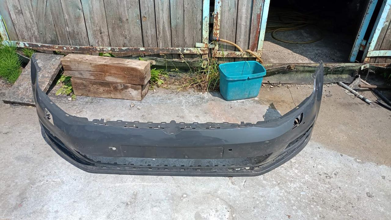 Вітаю зацікавлених на авто розборці Чемпіон !!!<br />
Предметом оголошення є Бампер Передній Volkswagen Golf VII 2012-2017 5G0807221BN 5G0807217BNGRU<br />
Фактичний стан на фото. Має дефект на фото видно! Гарантія 14 днів на встановлення та перевірку<br />
Висилаємо по всій Україні по передоплаті на транспортні витрати!<br />
Наявність та асортимент на складі постійно змінюються.<br />
Точні деталі уточняйте по телефону +380973363743