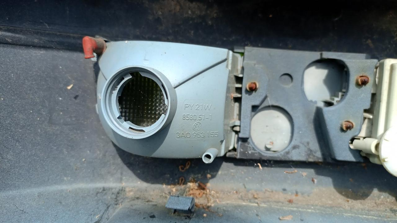 Вітаю зацікавлених на авто розборці Чемпіон !!!<br />
 Предметом оголошення є&nbsp;Бампер Передній Volkswagen Passat B4 3A0807217B&nbsp;<br />
 Фактичний стан на фото. Має дефект на фото видно! Гарантія 14 днів на встановлення та перевірку<br />
 Висилаємо по всій Україні по передоплаті на транспортні витрати!<br />
 Наявність та асортимент на складі постійно змінюються.<br />
 Точні деталі уточняйте по телефону +380973363743 — фото 4