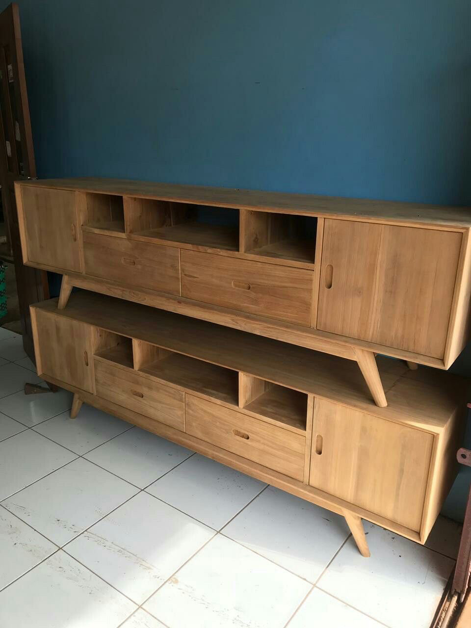 Тумба під телевізор із дерева дуб "Т-2" з дверцями та полицями під апаратуру, фото 1