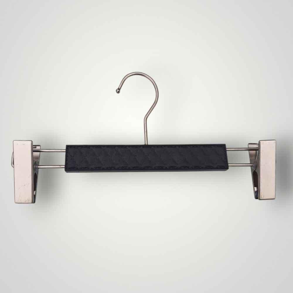 Плічки вішалки з хромованими прищіпками і гачком 30 см чорні шкіряні з тремпеля для штанів і спідниць уп.5 шт, фото 1