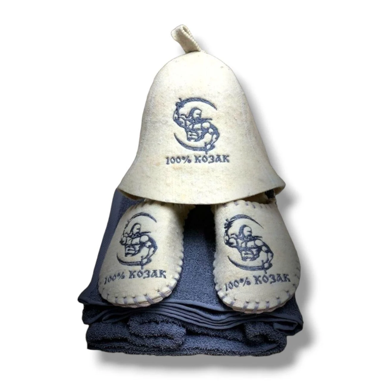 Набір подарунковий чоловічий для лазні "100% козак" (парео+тапки+шапка) сірий
