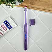 Зубна щітка VITIS Gingival, фіолетова — для чутливих ясен, м’яка, делікатна очистка, Іспанія