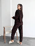 Домашній махровий костюм з візерунком косички, дуже теплий і ніжний темно-корчневий домашній костюм, піжама, фото 2