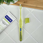 Зубна щітка VITIS Orthodontic Access, салатова — для брекетів, зі зменшеною головкою, підходить для дітей і дорослих, Іспанія