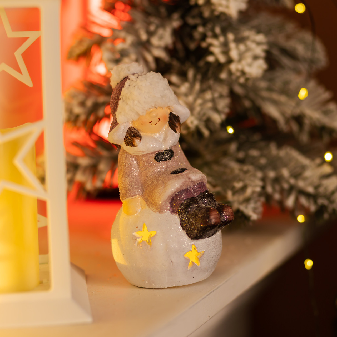 Новорічна фігурка з підсвіткою Дівчинка на сніговій кулі з фарфору 7×7×16 (см) новорічний декор для дому, квартири на подарунок, фото 1