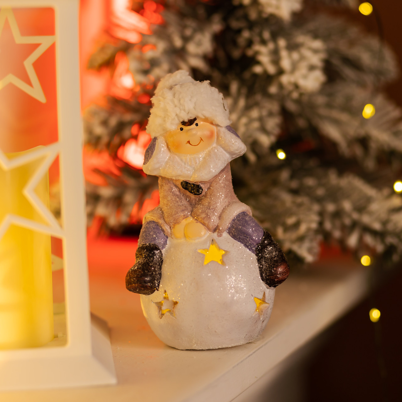 Новорічна фігурка з підсвіткою Дівчинка на сніговій кулі з фарфору 8×7×16 (см) новорічний декор для дому, квартири на подарунок, фото 1