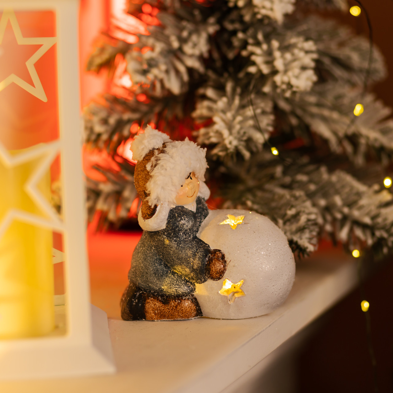 Новорічна фігурка з підсвіткою Дівчинка зі сніговою кулею з фарфори 11×7×12 (см) новорічний декор для дому на подарунок CR-5-12, фото 1