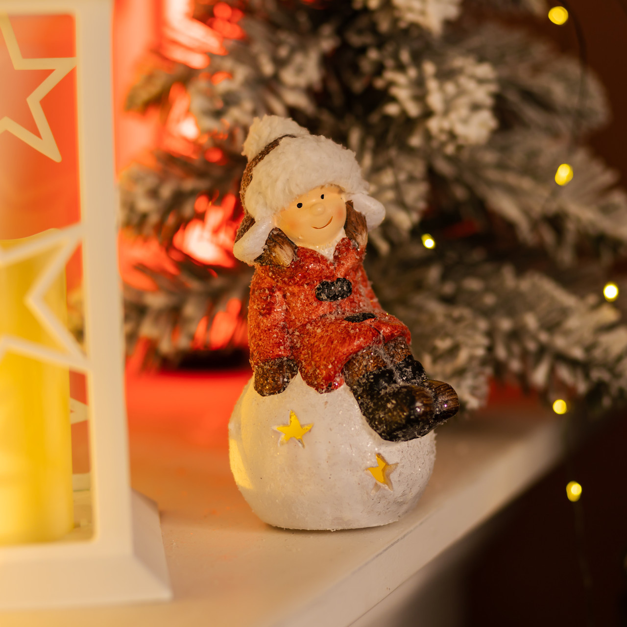 Новорічна декоративна фігурка з підсвіткою 9.5×8×16 (см) Новорічний декор Дівчинка на сніговій кулі з порцеляни CR-5-19, фото 1